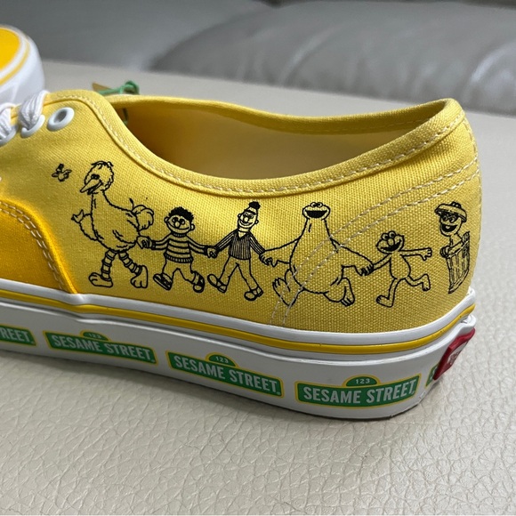 NWT - Vans x Sesame Street Heritage Low Top Sneaker - Men 7.5/Women 9/EU 40 - Picture 3 of 8